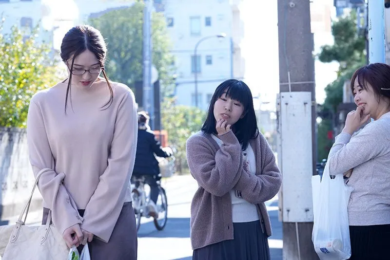 Trả thù mấy mụ nhà bên thường xuyên nói xấu bằng cách “cướp chồng yêu ả ta”