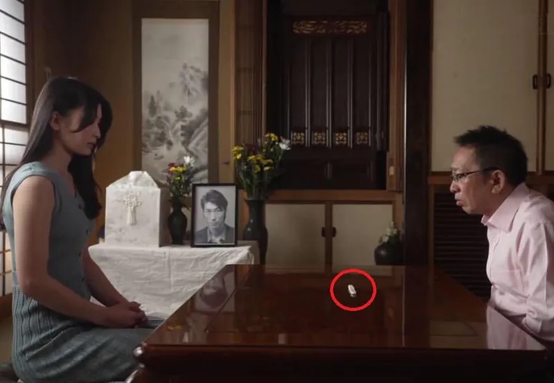 Một ngày sau tang lễ ông chồng, bạn gái của con trai đã bị bố gã chồng ép phang không bao đến mang thai